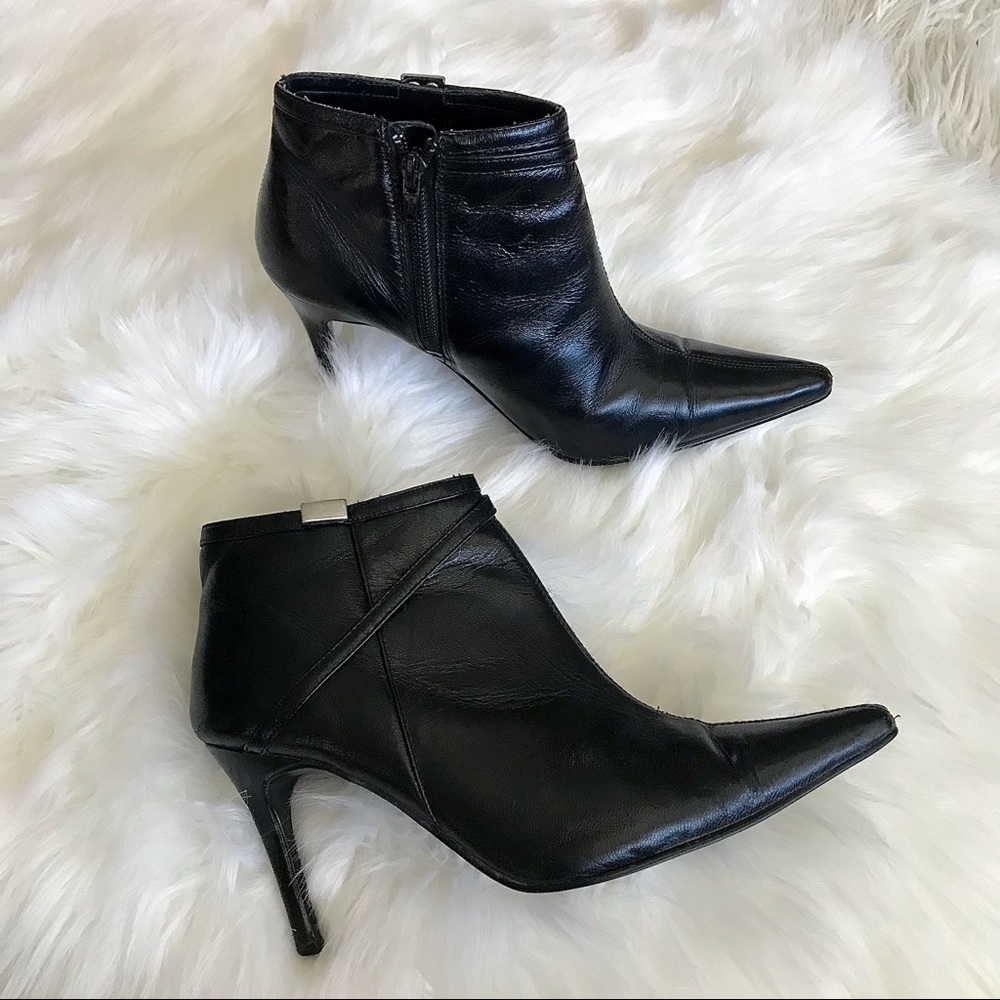 Roberto Vianni Black Pointed Toe Booties (37)